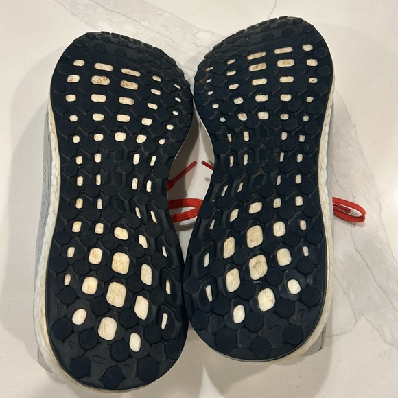 Adidas Boost women's size 9 Gray with coral/pink shoelaces GUC - Picture 5 of 7